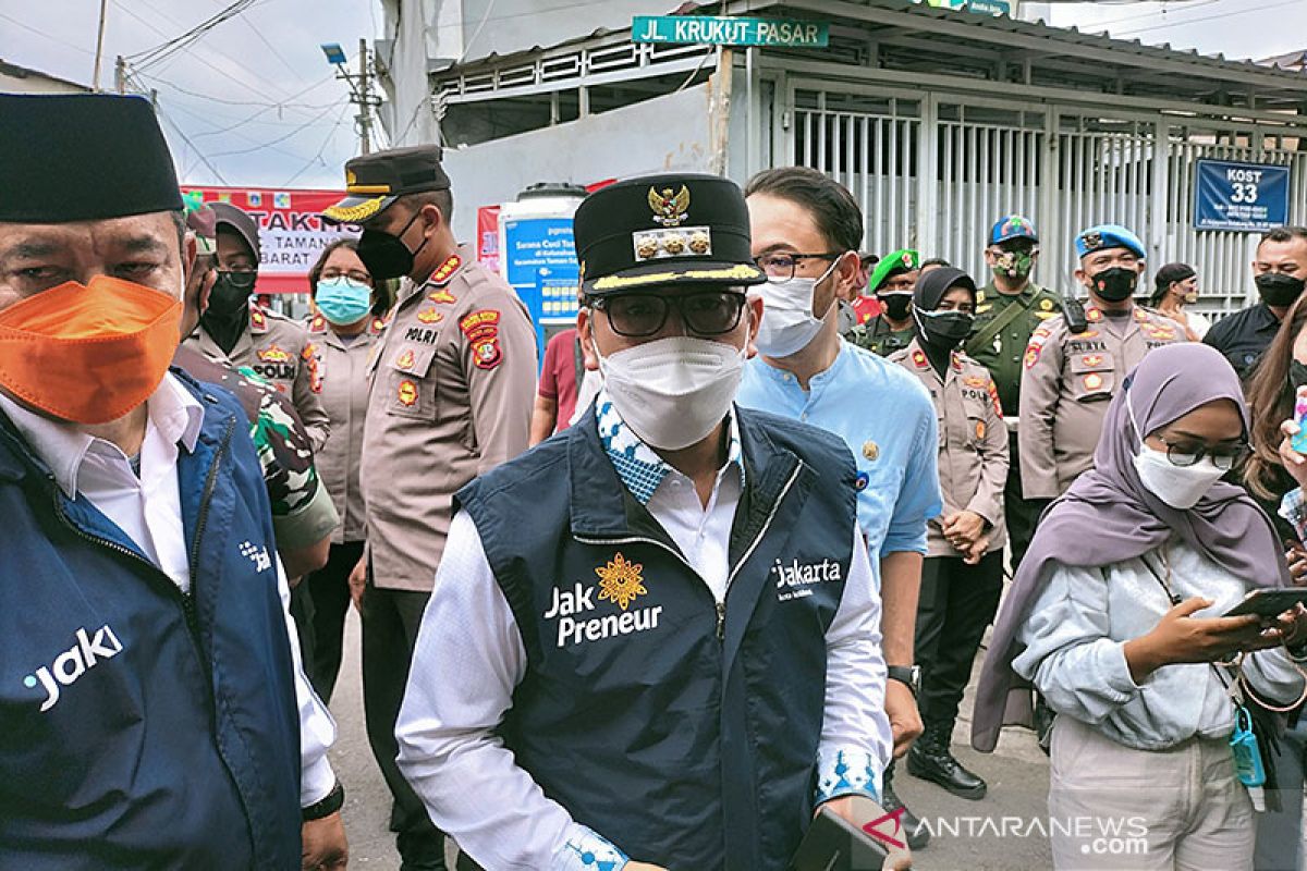 PTM 100 persen di Jakbar tetap berjalan meski COVID-19 meningkat