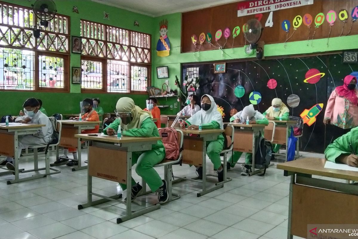 Two schools in West Jakarta suspend face-to-face learning