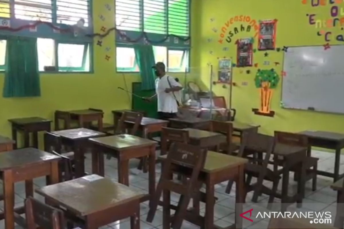 SDN Jati 01 Pulogadung hentikan PTM akibat ada siswa terpapar COVID-19