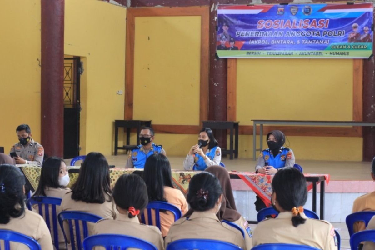 Polres Lombok Utara edukasi pelajar terkait penerimaan anggota Polri