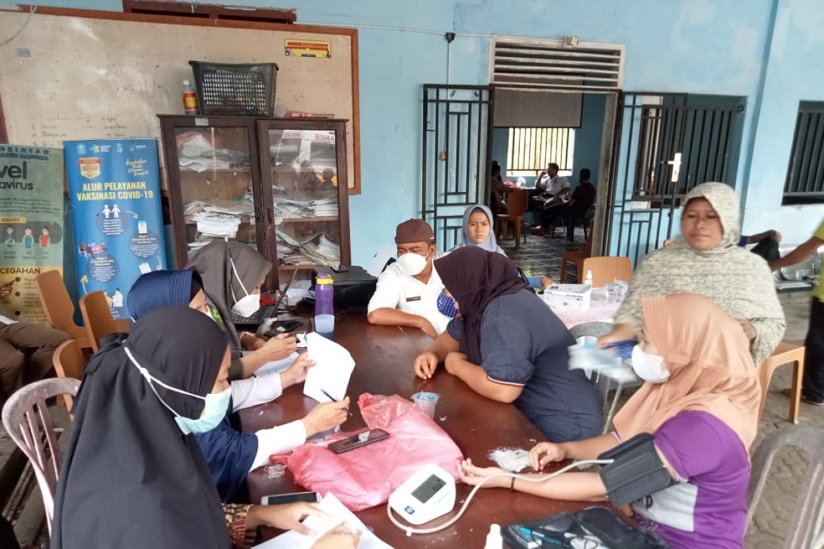 Realisasi vaksinasi petugas publik di Bangka lampaui target