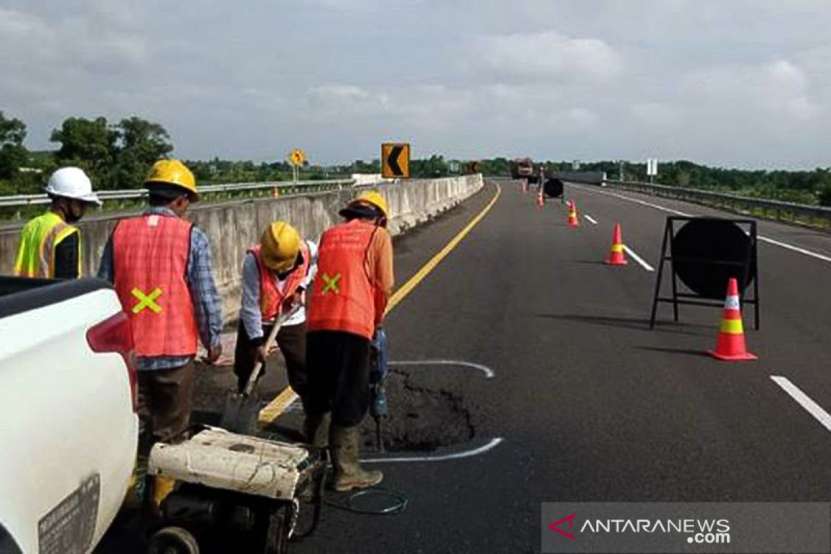 Waskita perbaiki kerusakan jalan di ruas tol Kayu Agung--Betung