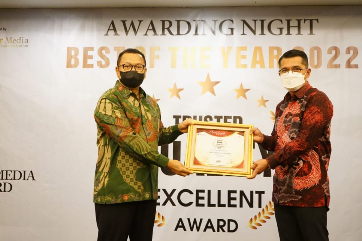 Bank Kalbar Raih Trusted Bank Quality Excellent Award 2022