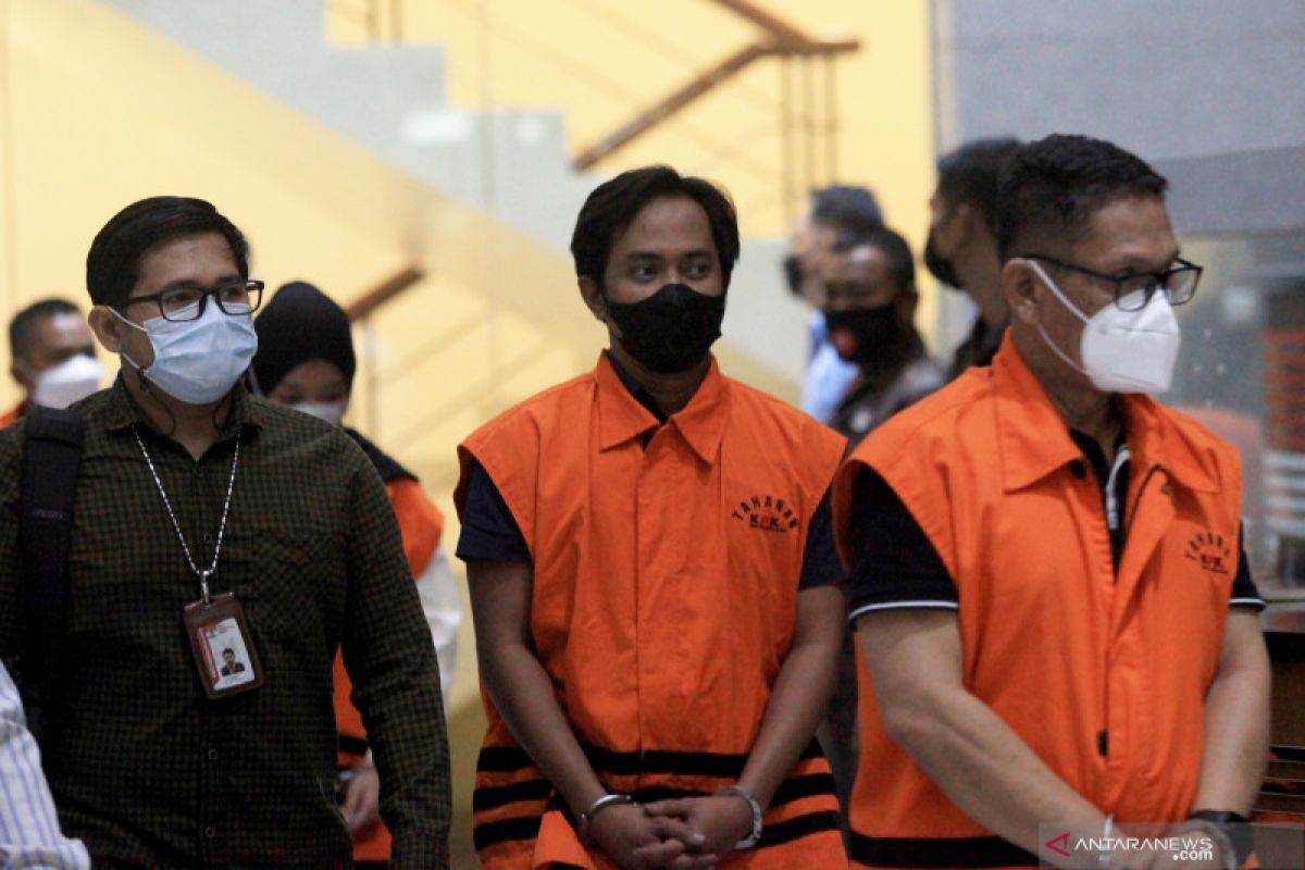 KPK perpanjang masa penahanan Bupati PPU nonaktif dan lima tersangka lain