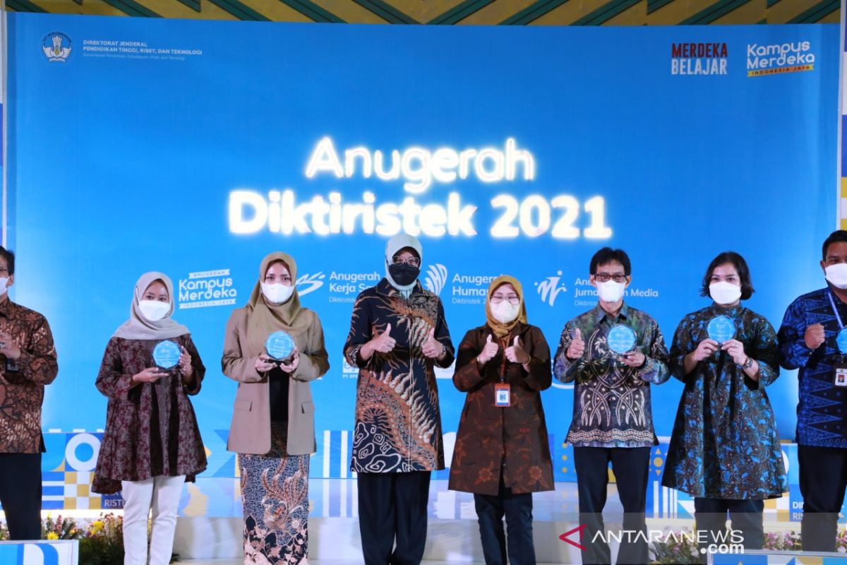 LLDIKTI Kalimantan sabet tiga penghargaan pada Anugerah Diktiristek 2021