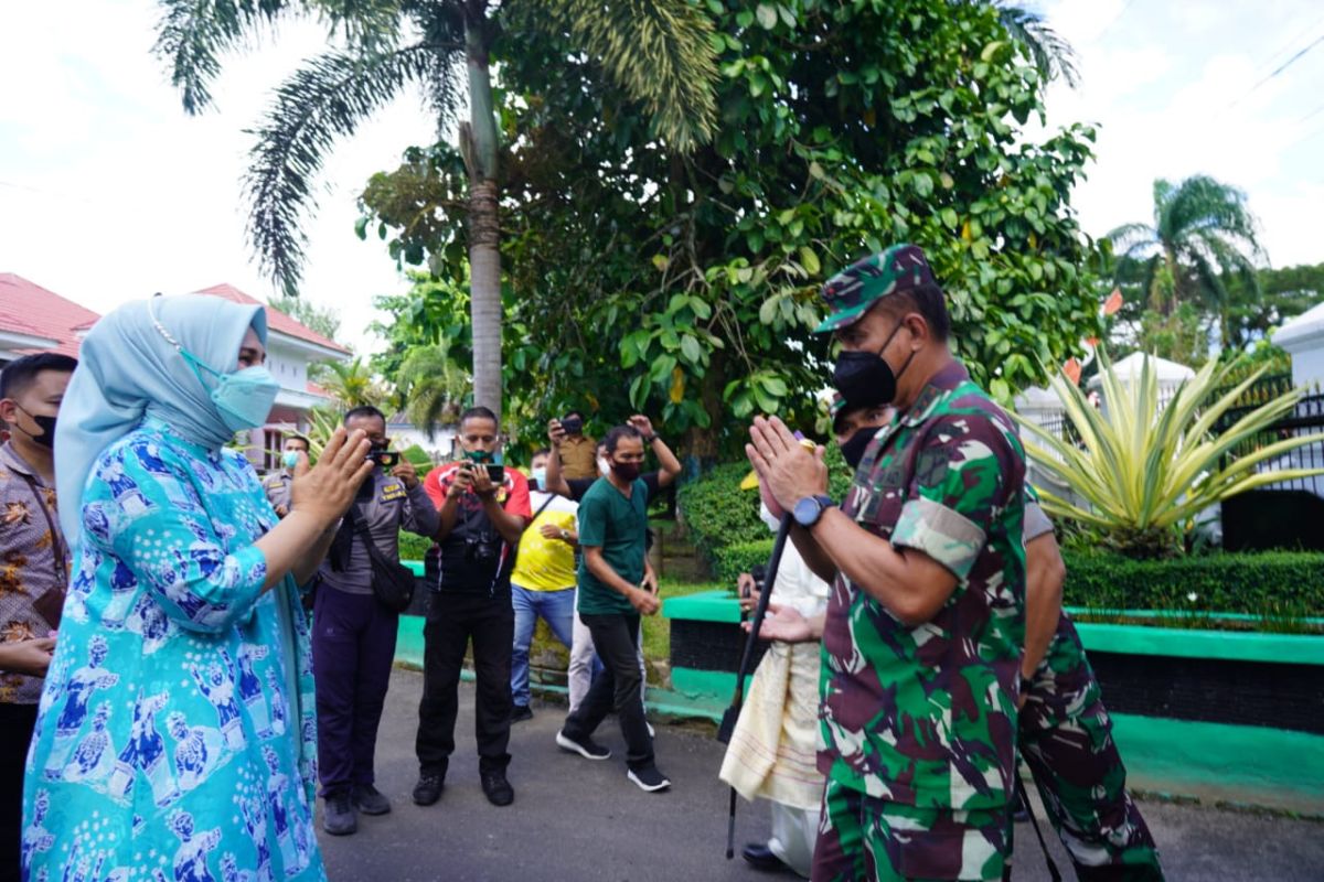 Pangdam kunjungi Wali Kota Kotamobagu pererat kerja sama