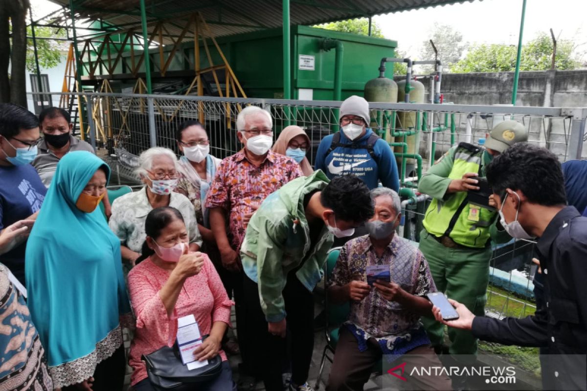 Ratusan lansia di Solo mulai terima vaksin  penguat