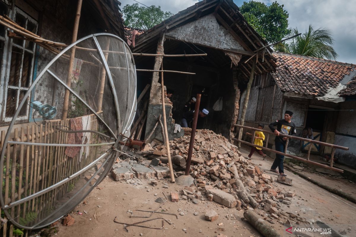 Korban terdampak gempa di Pandeglang mengharap bantuan untuk memperbaiki rumah