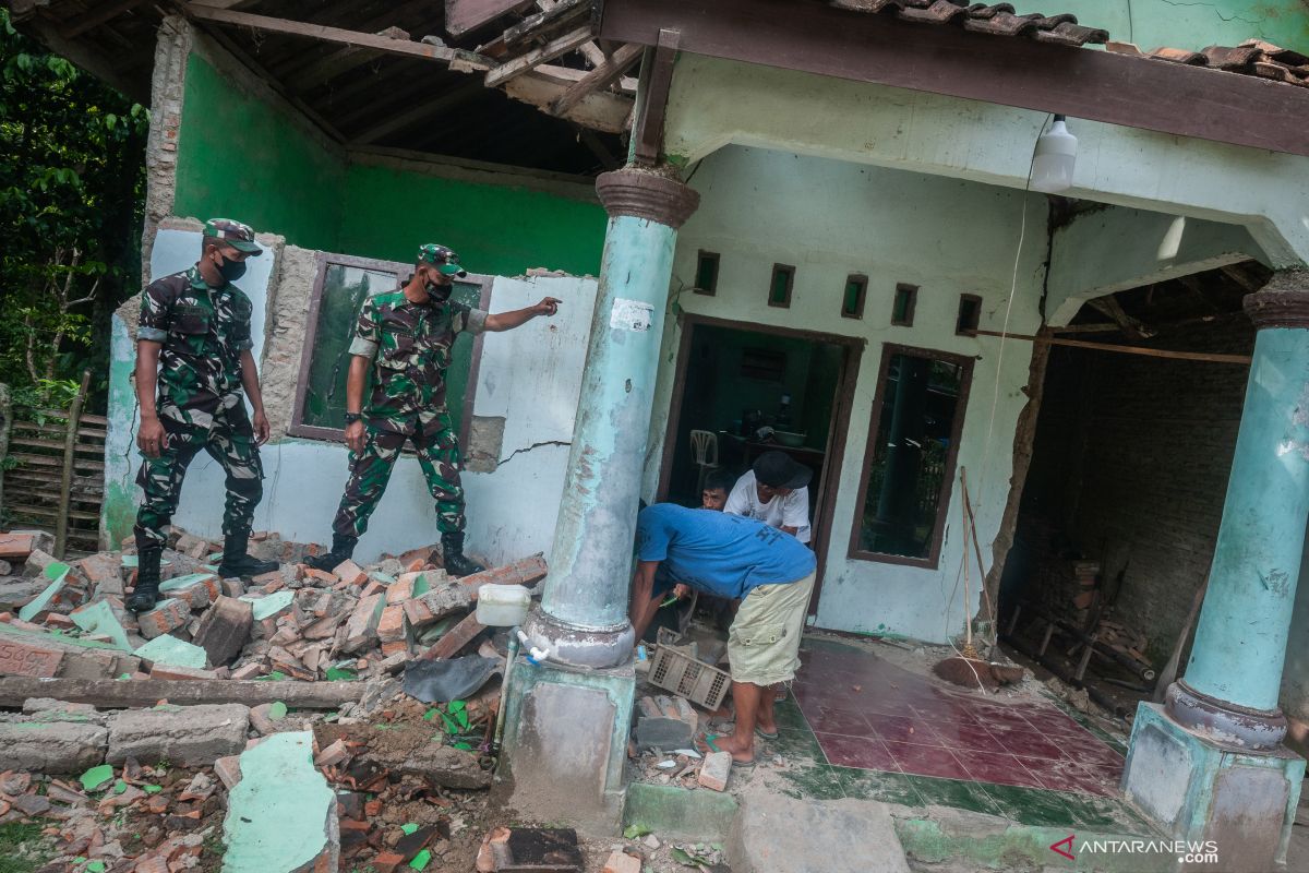 Rumah warga yang rusak akibat gempa di Pandeglang bertambah menjjadi 2.423