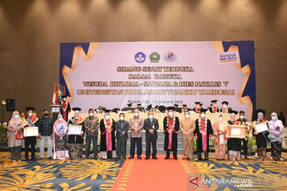 275 mahasiswa Universitas Pahlawan diwisuda, hadir Sandiaga Uno