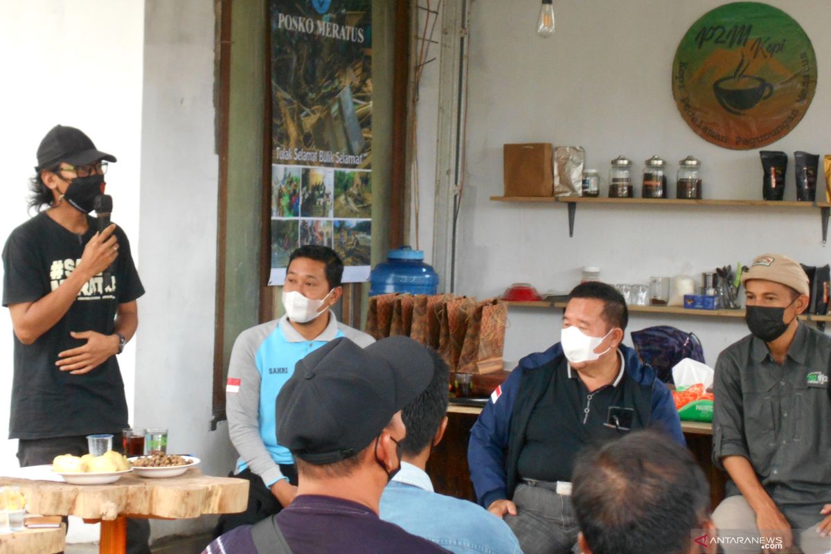 Walhi Kalsel bangun jaringan komunikasi di daerah rawan banjir dan longsor