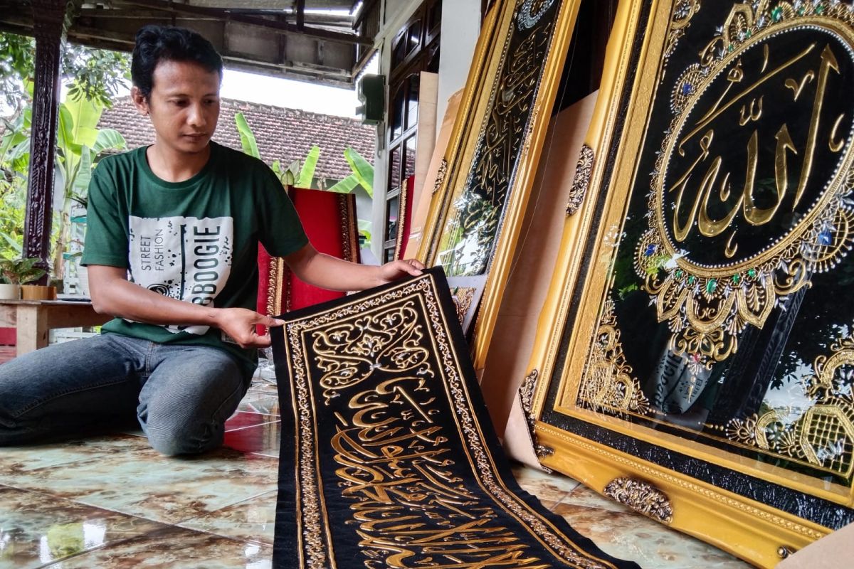 Kaligrafi buatan seniman Tulungagung diminati pasar luar negeri