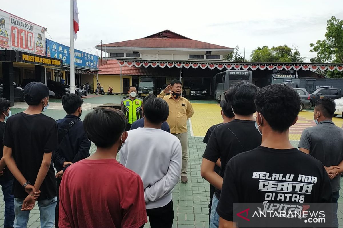 Terjaring razia balapan liar, sejumlah pemuda Barabai divaksin