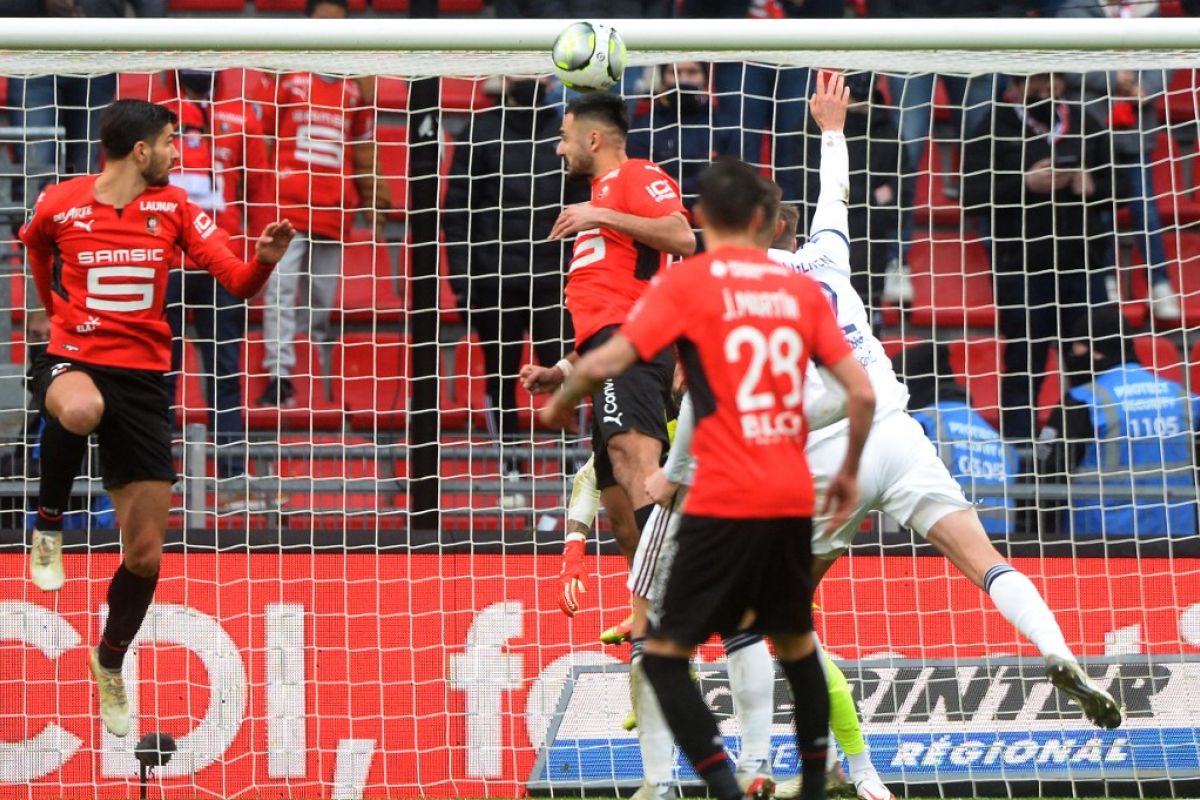 Rennes lumat Bordeaux 6-0 saat Monaco cukur Clermont 4-0