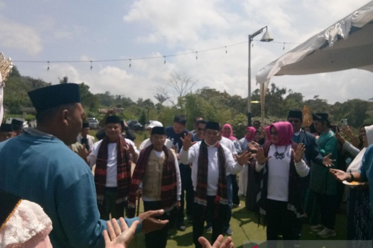 Ada apa! Anggota DPRD 2004 - 2024 dan mantan Walikota Padang Sidempuan kumpul di Syakira View