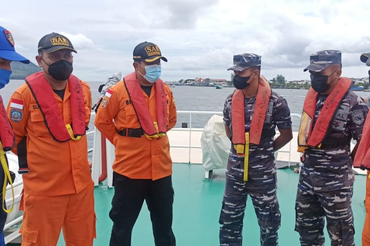 Tim Basarnas cari kapal berpenumpang 9 hilang di Ternate