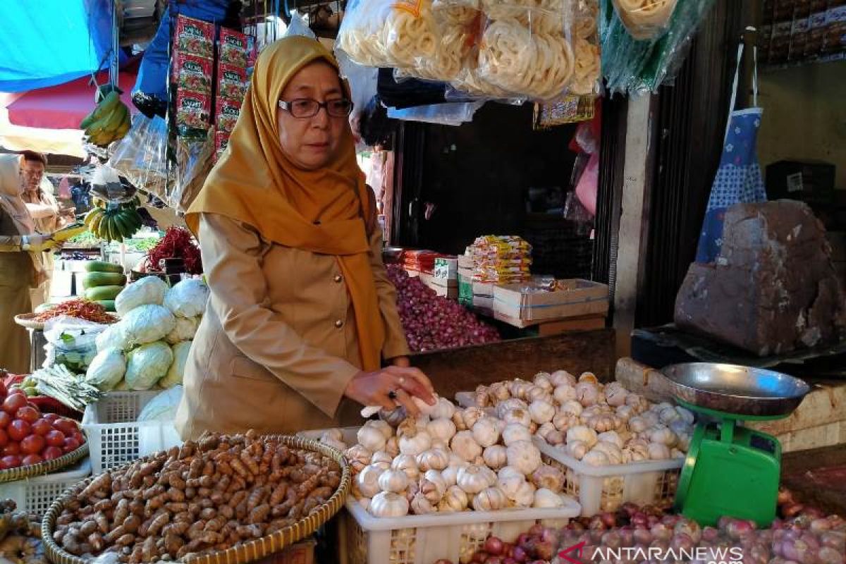 Harga cabai rawit lokal di Tanjung Pandan turun menjadi Rp75 ribu per kilogram