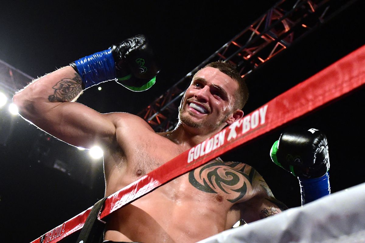 Joe Smith  pertahankan titel WBO usai pukul KO Geffard