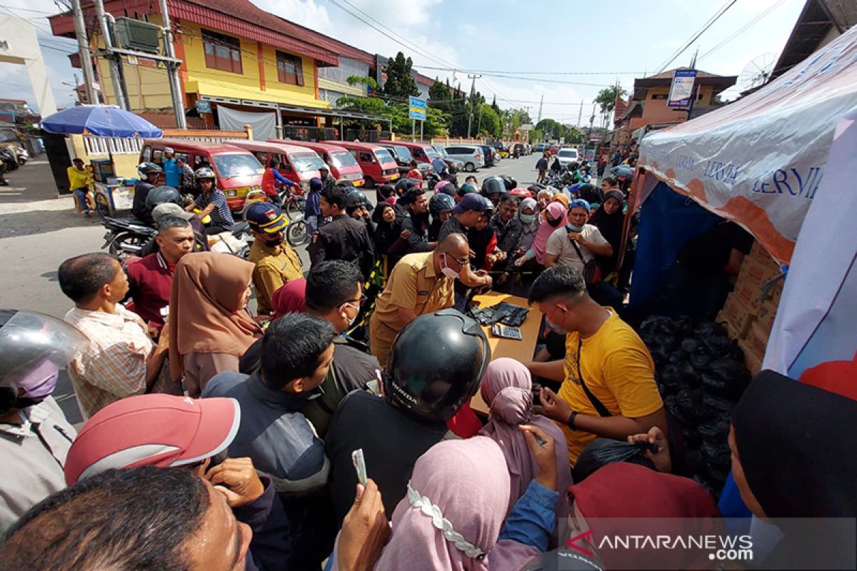 Pemkot Bukittinggi gelar operasi pasar minyak goreng