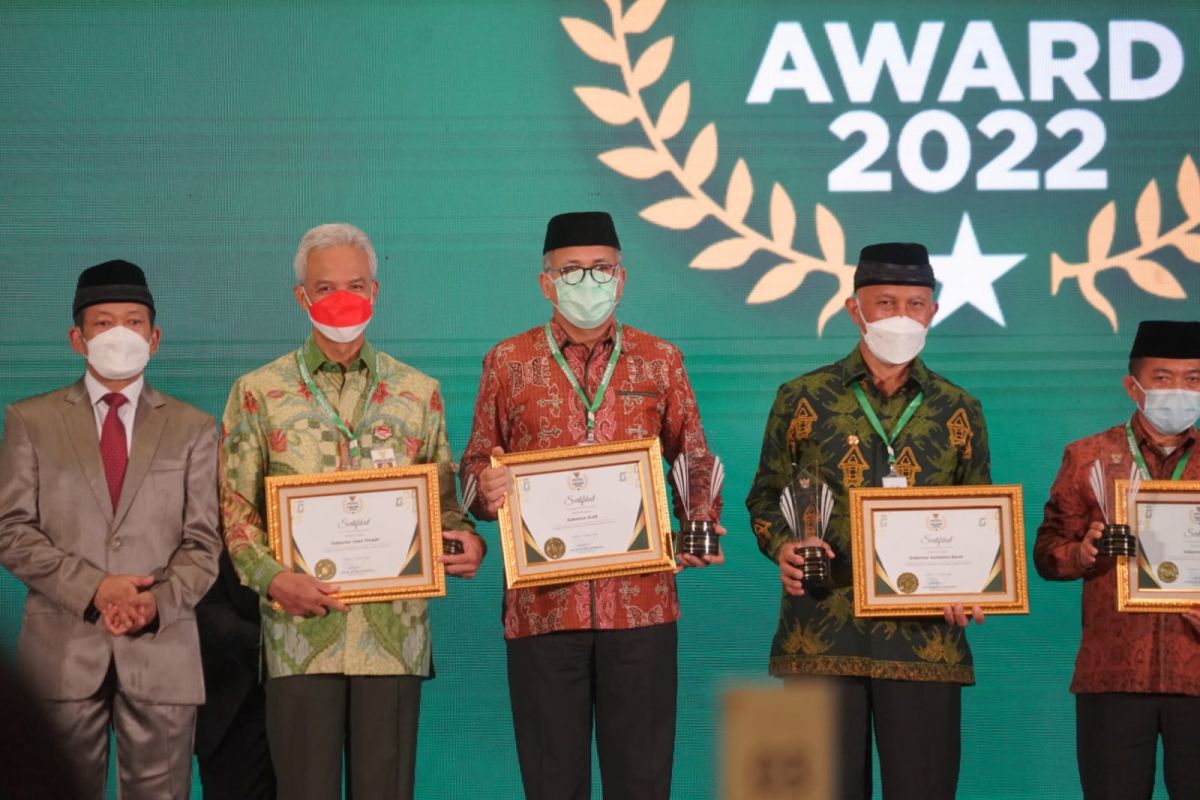 Gubernur Aceh terima Anugerah BAZNAS Award 2022