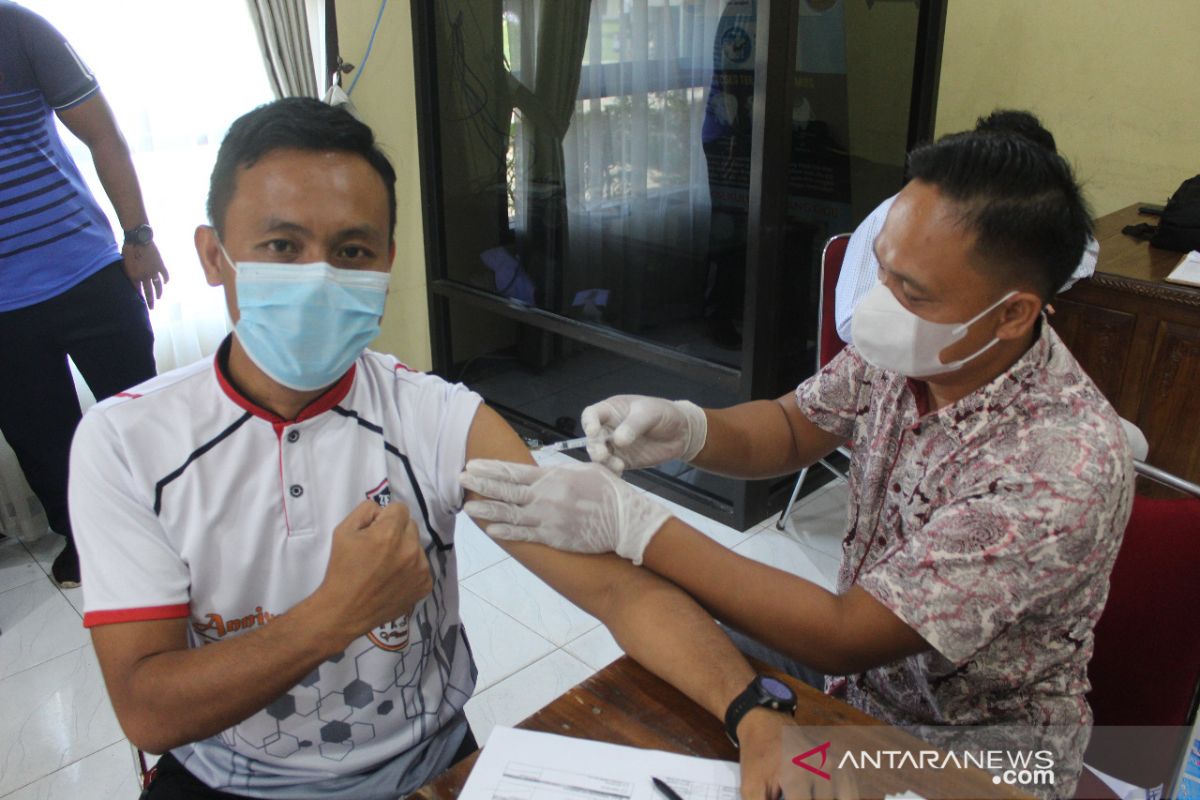 102 personel Polres Bangka Tengah diberikan dosis vaksin booster