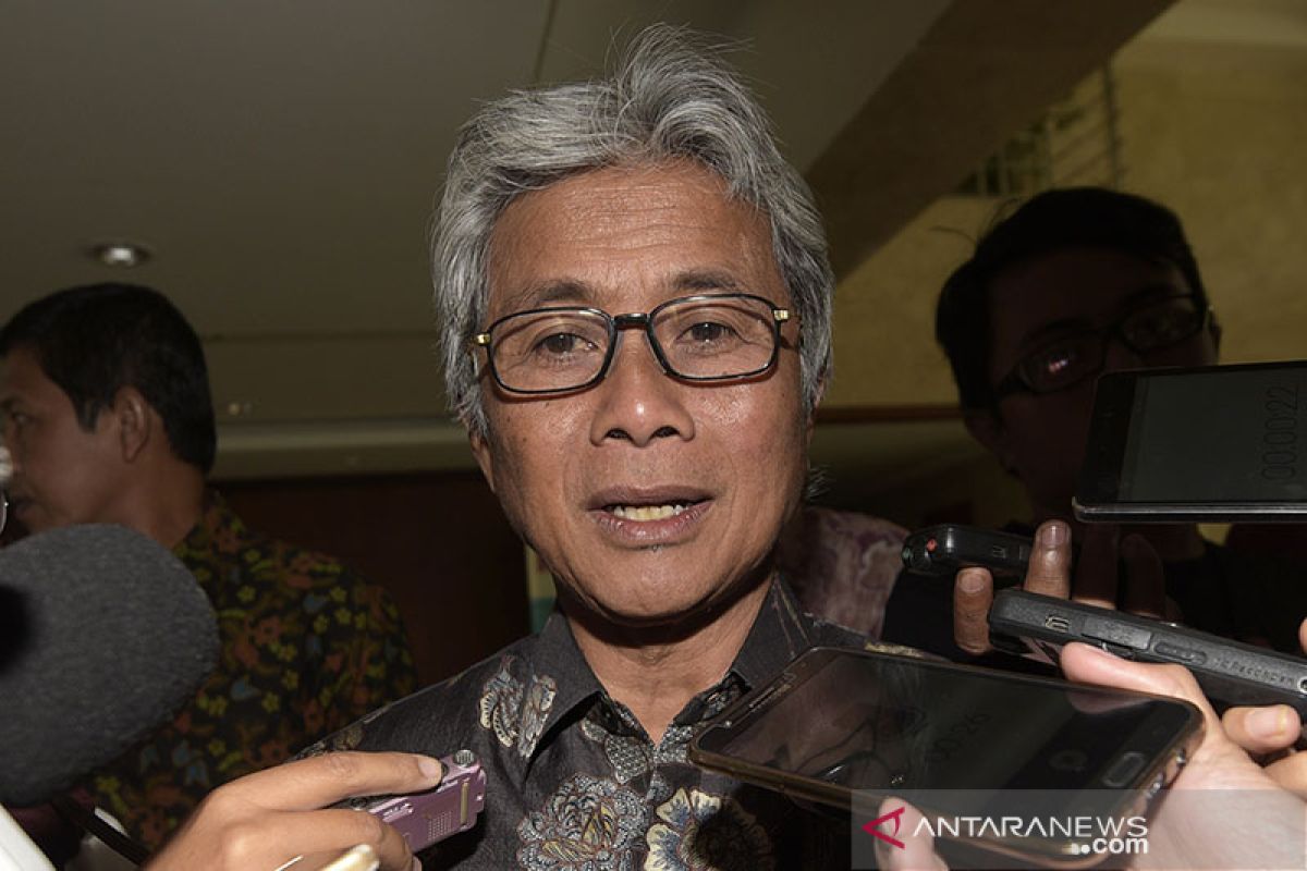 KPK grills former Pertamina, PLN bosses over LNG graft case