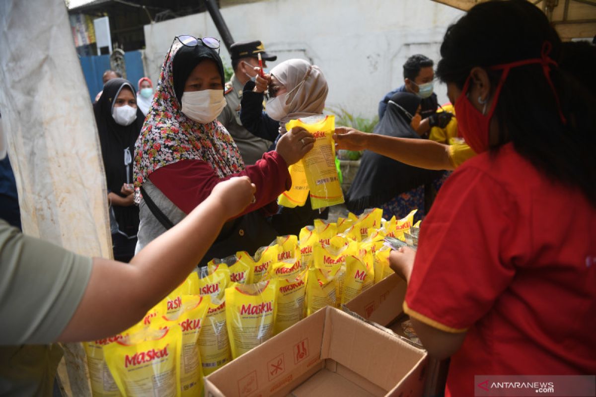 Menko Airlangga: Harga minyak goreng Rp14.000/liter berlaku besok