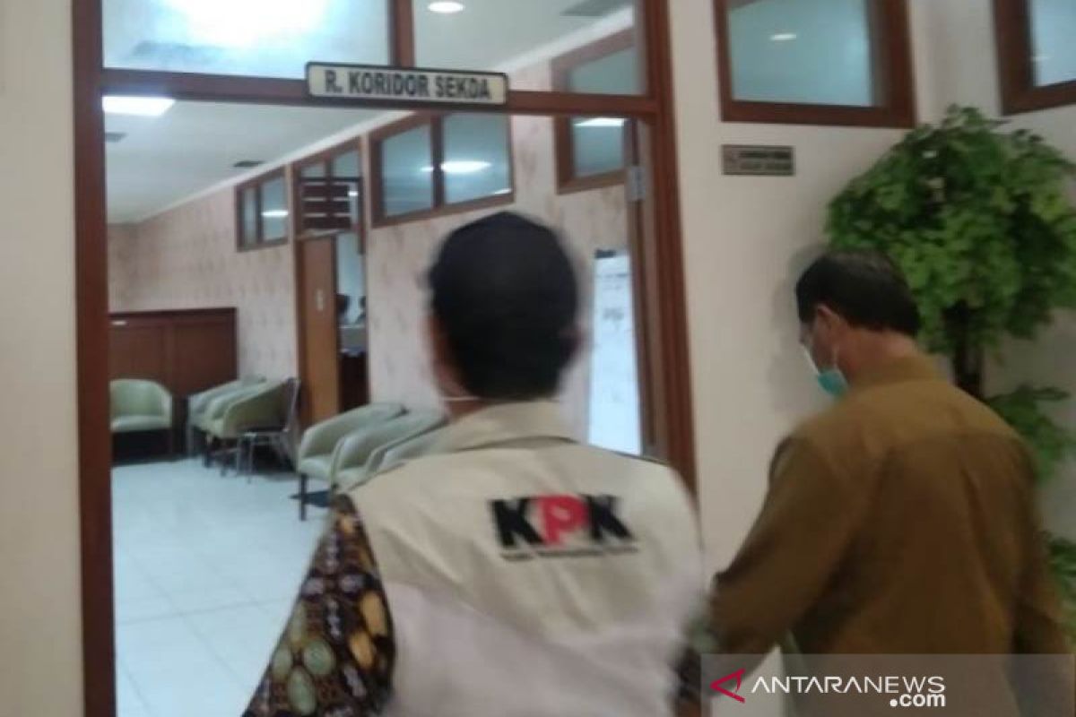 KPK geledah sejumlah ruangan Kantor Pemkab Penajam