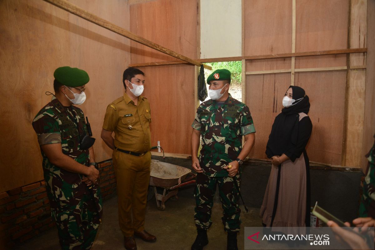 Danrem 032/Wirabraja tinjau bedah rumah tidak layak huni di Sawahlunto