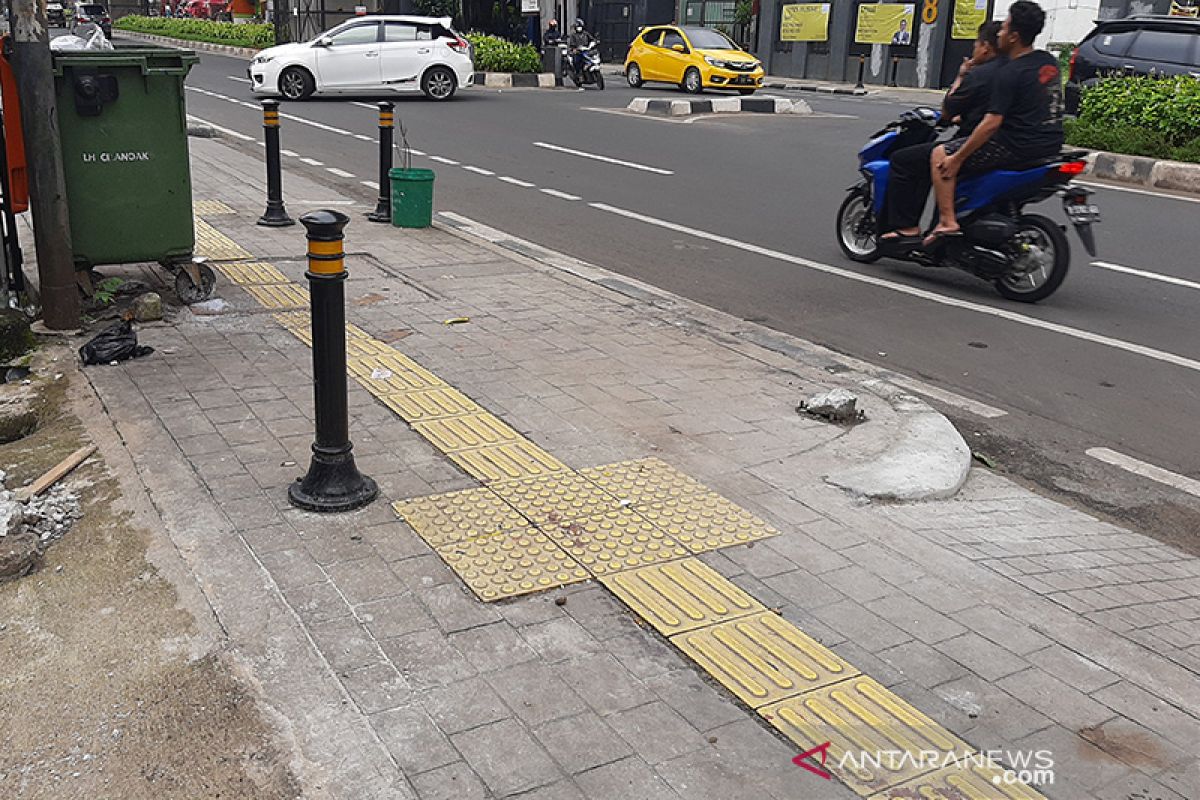 Pembongkaran trotoar di Jalan Fatmawati atas permintaan pemilik ruko