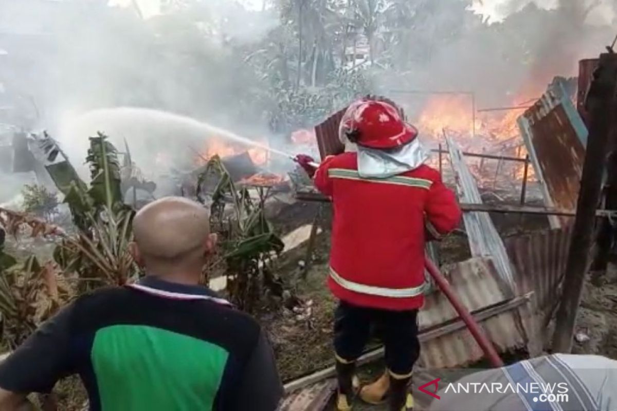 Empat rumah warga Payo Lebar Jambi hangus terbakar