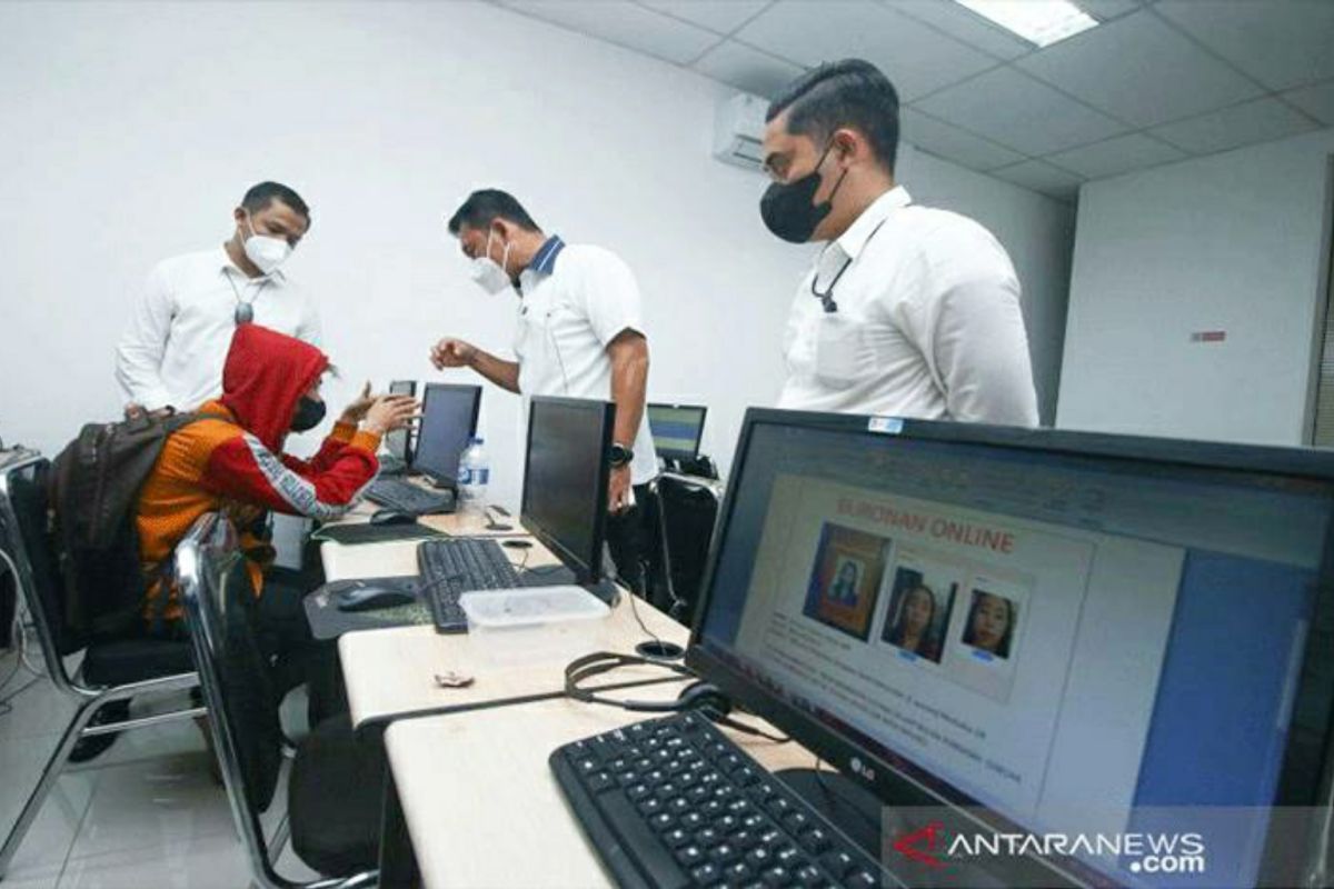 Kantor pinjol di Pantai Indah Kapuk digerebek polisi