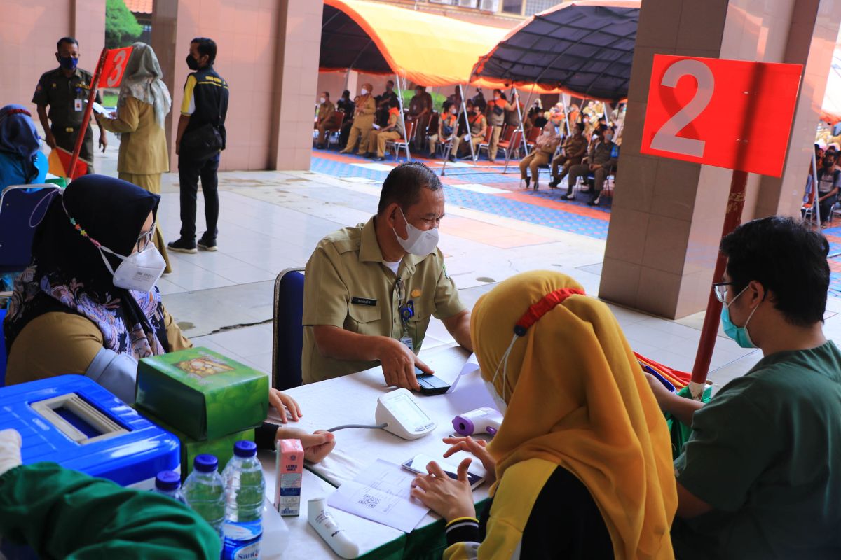 Sebanyak 2.847 guru di Kota Tangerang ikuti vaksinasi dosis ketiga