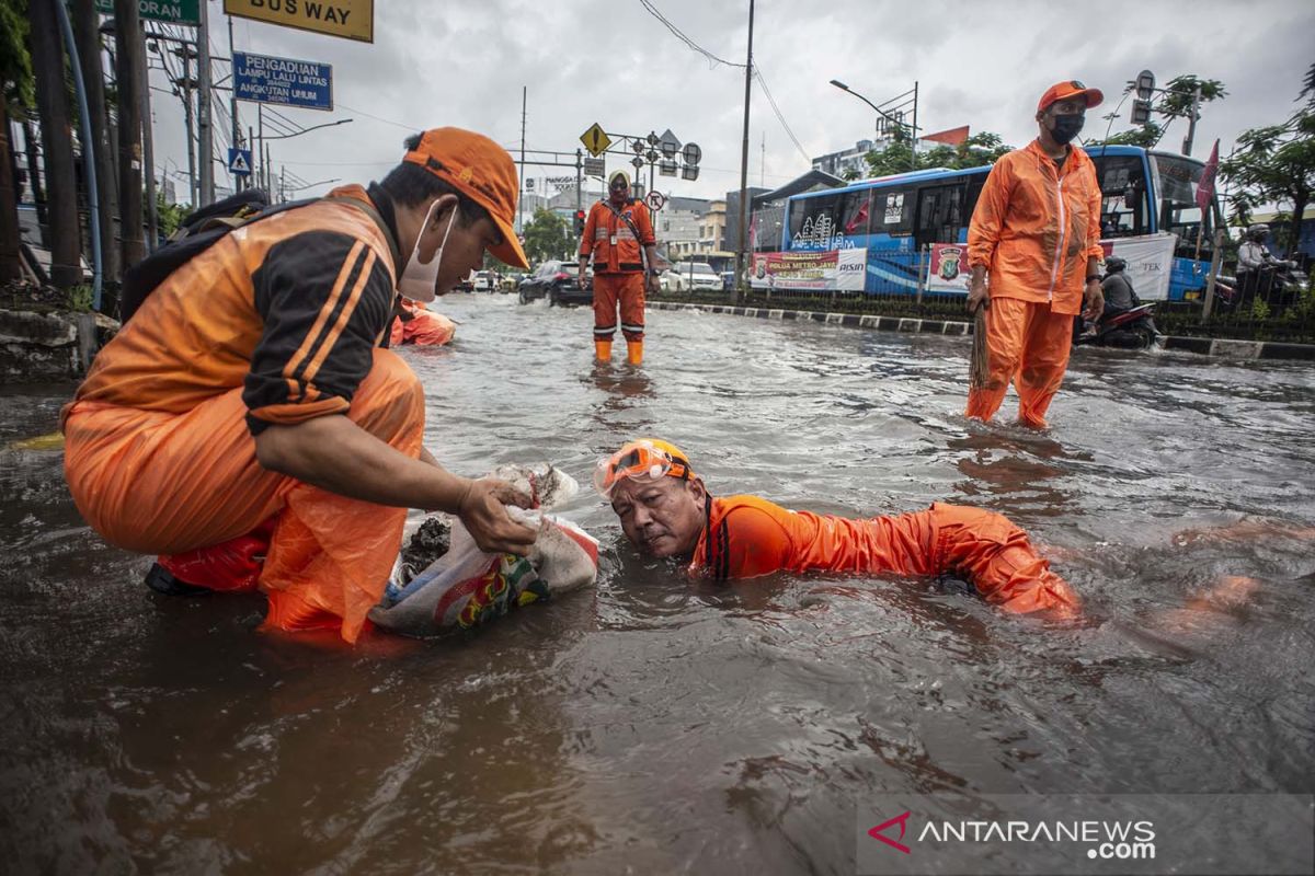 Jakarta kembali banjir, 815 warga mengungsi