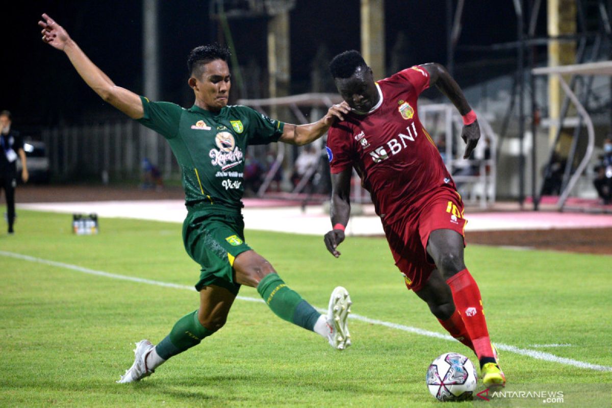 Liga 1 Indonesia - Bhayangkara FC kembali ke puncak klasemen seusai atasi Persebaya 2-1