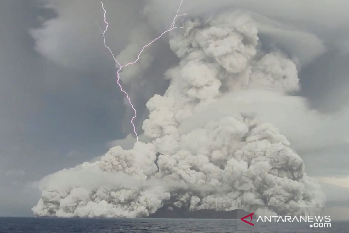 Kerusakan akibat tsunami di Tonga hambat upaya pengiriman bantuan