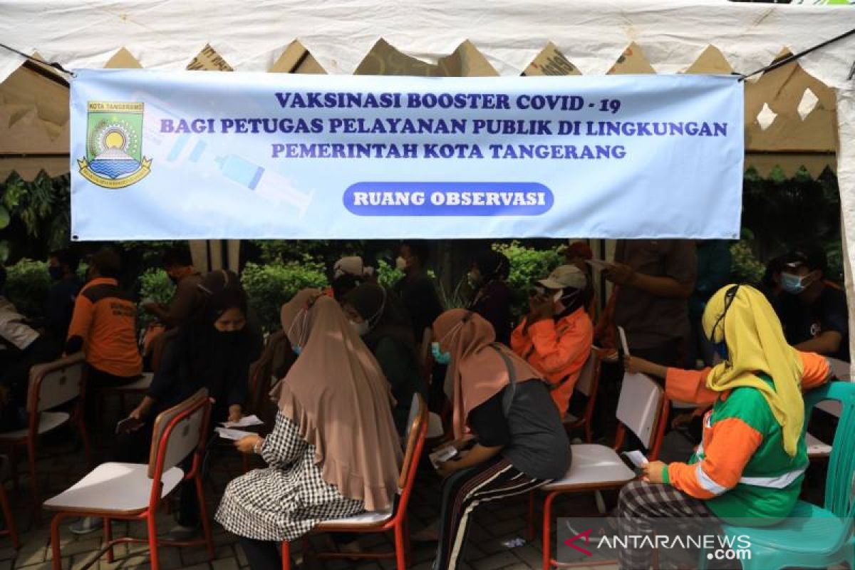 Petugas pelayan publik Kota Tangerang mulai divaksin booster