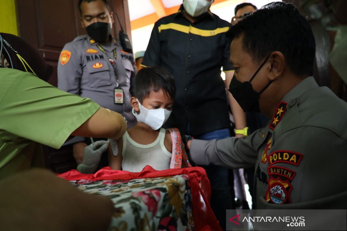 Kapolda Banten tinjau vaksinasi bagi anak-anak di SDN Bujanggadung