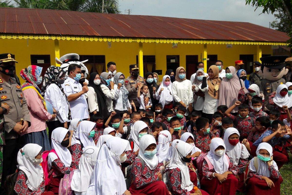 Kapolda tinjau vaksinasi anak di SDLB Stabat