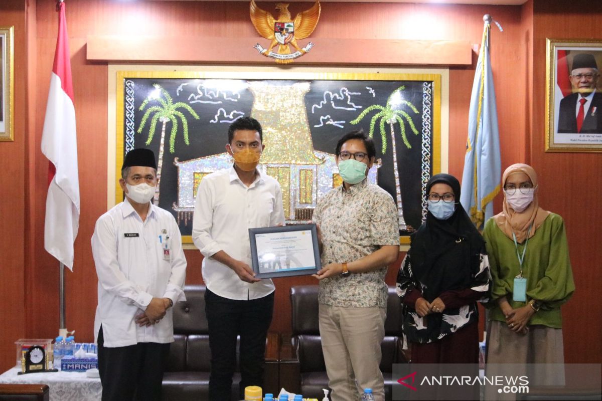 Banjar govt awarded by PLN