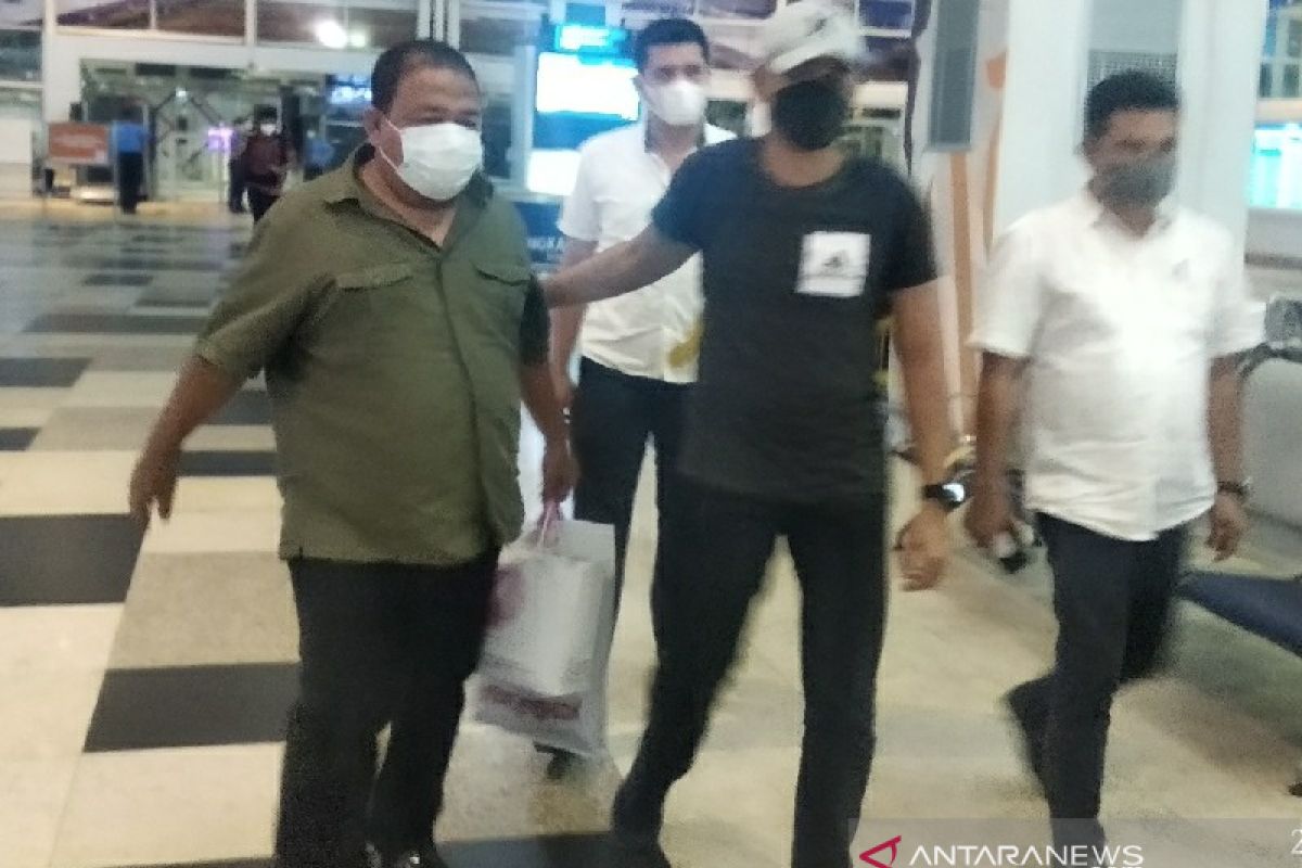 Tiba di Bandara Kualanamu, Bupati Langkat tertunduk lesu diboyong penyidik KPK ke Jakarta