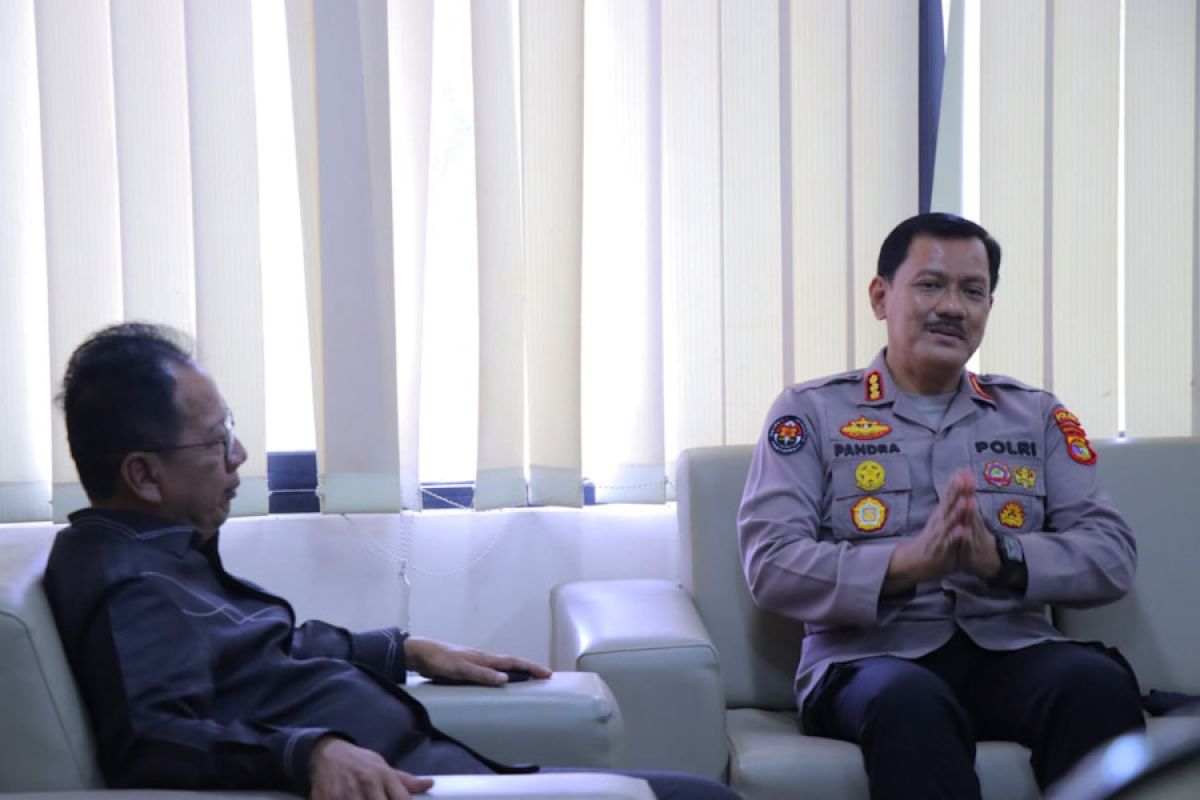 Kabid Humas Polda Lampung  berkunjung ke Ketua DPRD Provinsi Lampung