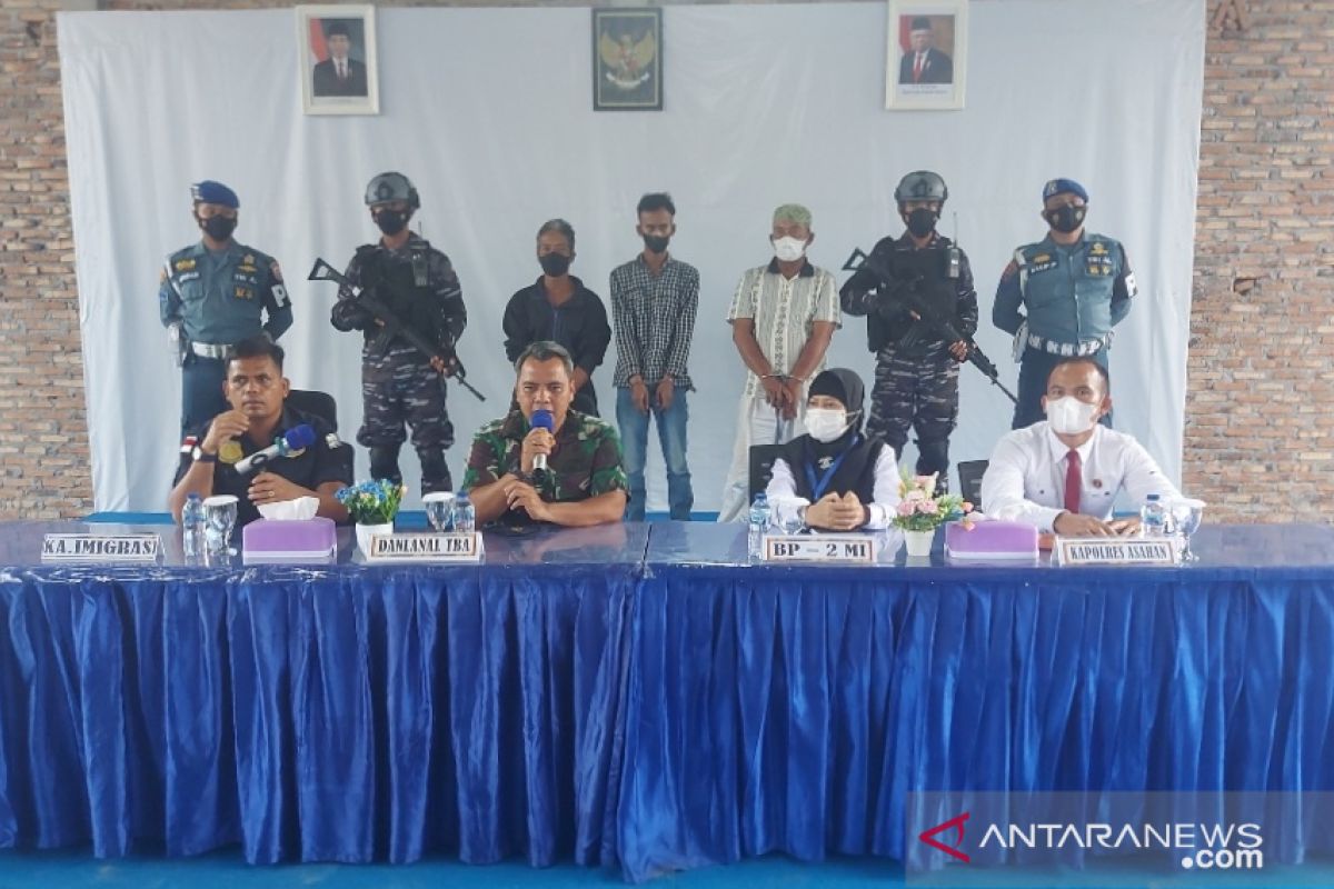 Tim Patroli TNI AL Pangkalan TBA amankan 17 PMI ilegal