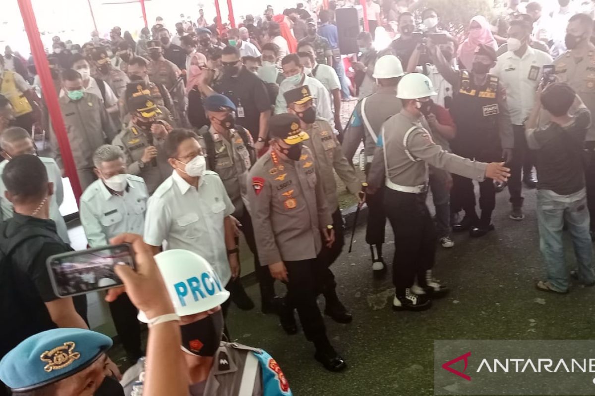 Kapolri minta Polda dan jajarannya maksimalkan personel bantu vaksinasi COVID-19