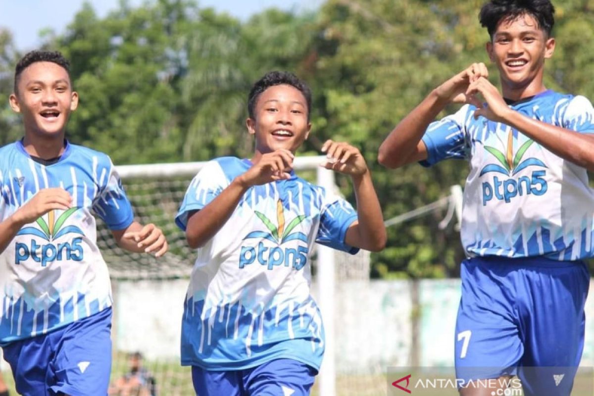 Pesepakbola muda PTPN V target juara Piala Soeratin U-15