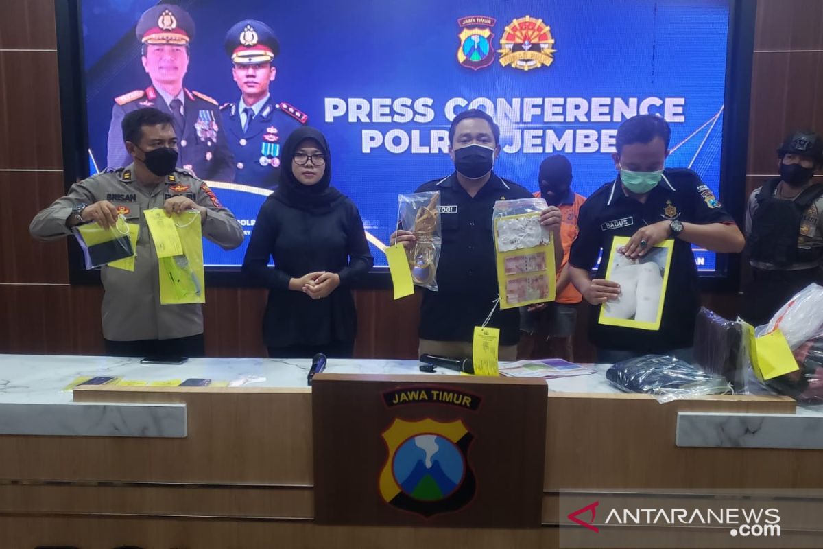 Polres Jember ungkap motif pembunuhan yang dilakukan tukang servis TV