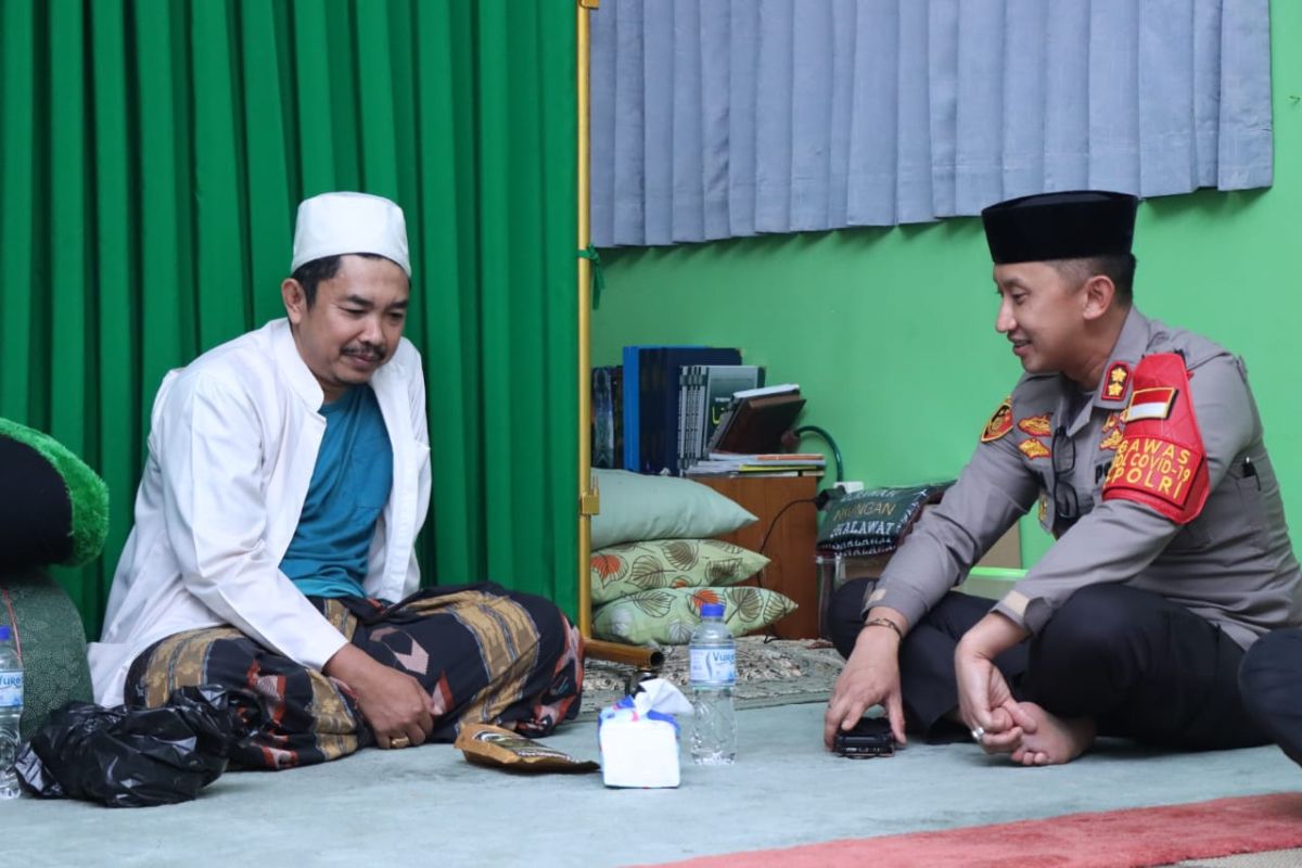 Kapolres Situbondo bersilaturahim ke ulama minta dukungan jaga kamtibmas