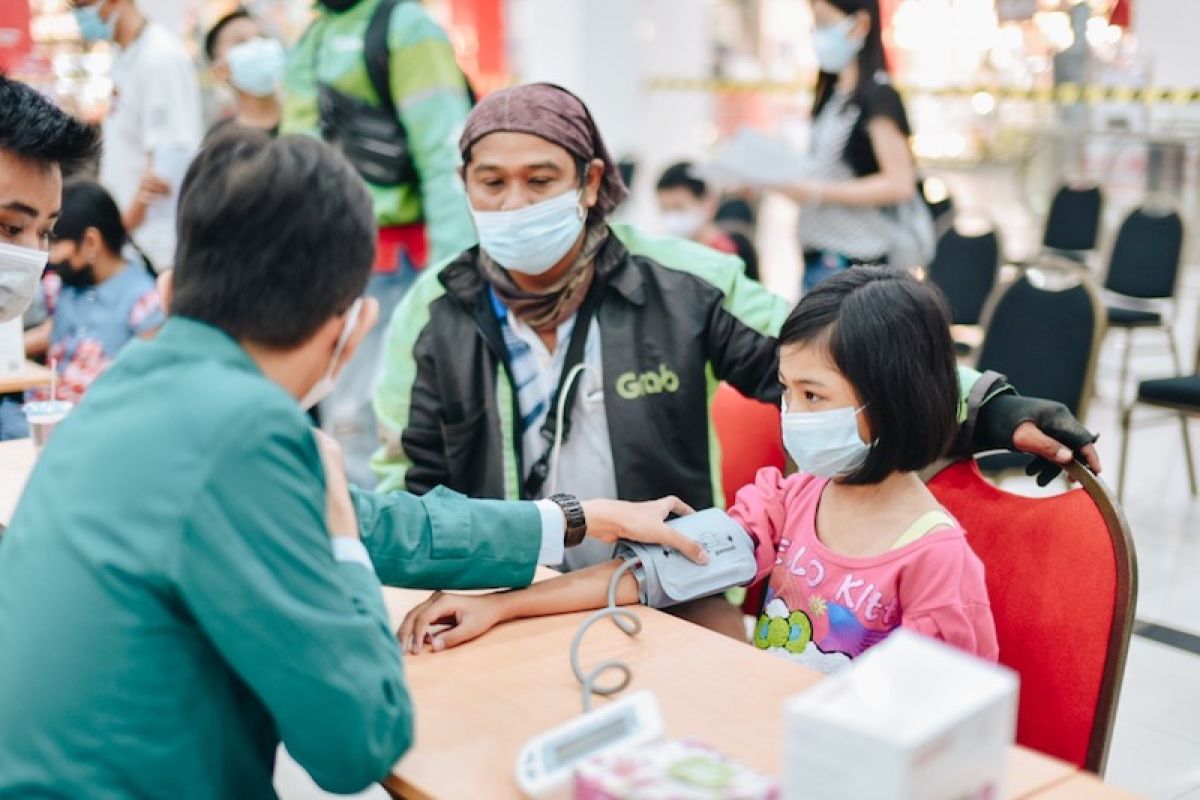 Grab dan Polrestabes Palembang gelar vaksinasi bagi anak mitra pengemudi