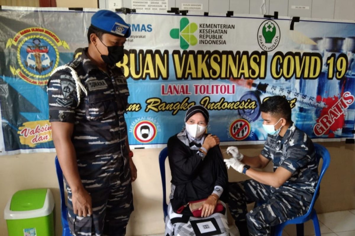 Lantamal VIII Manado melaksanakan vaksinasi ketiga