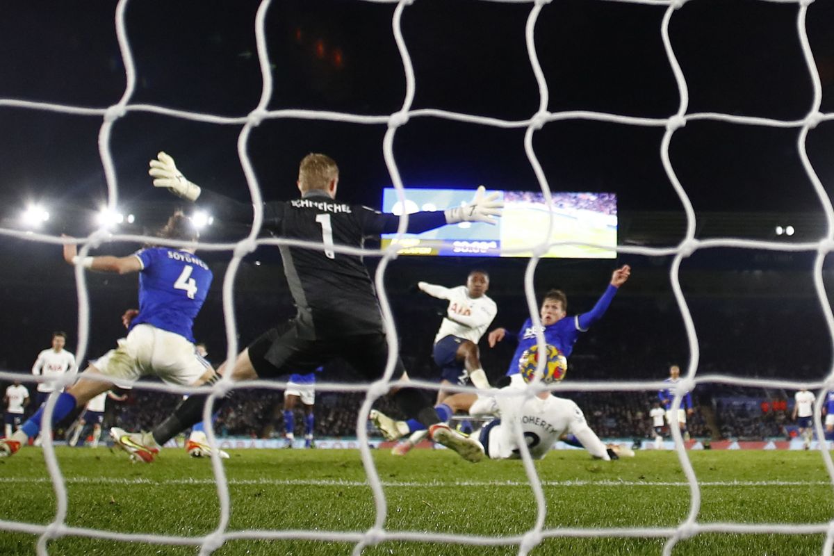 Dua gol menit terakhir bawa Spurs hajar Leicester 3-2